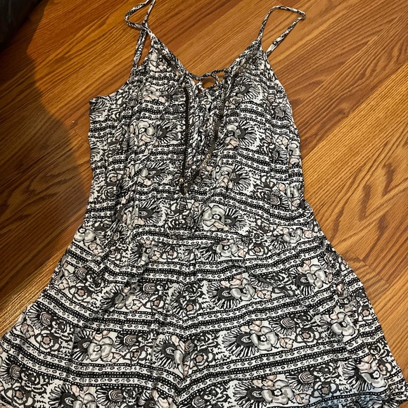 American Eagle Outfitters Pants - American eagle romper